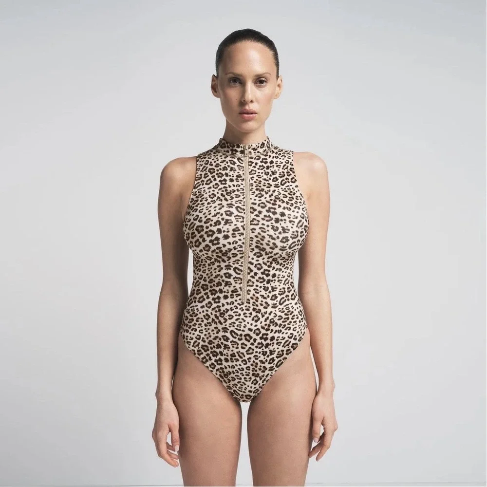 NWT SKIMS Signature Swim Zip Front Sleeveless 1 Piece Champagne Leopard Print M